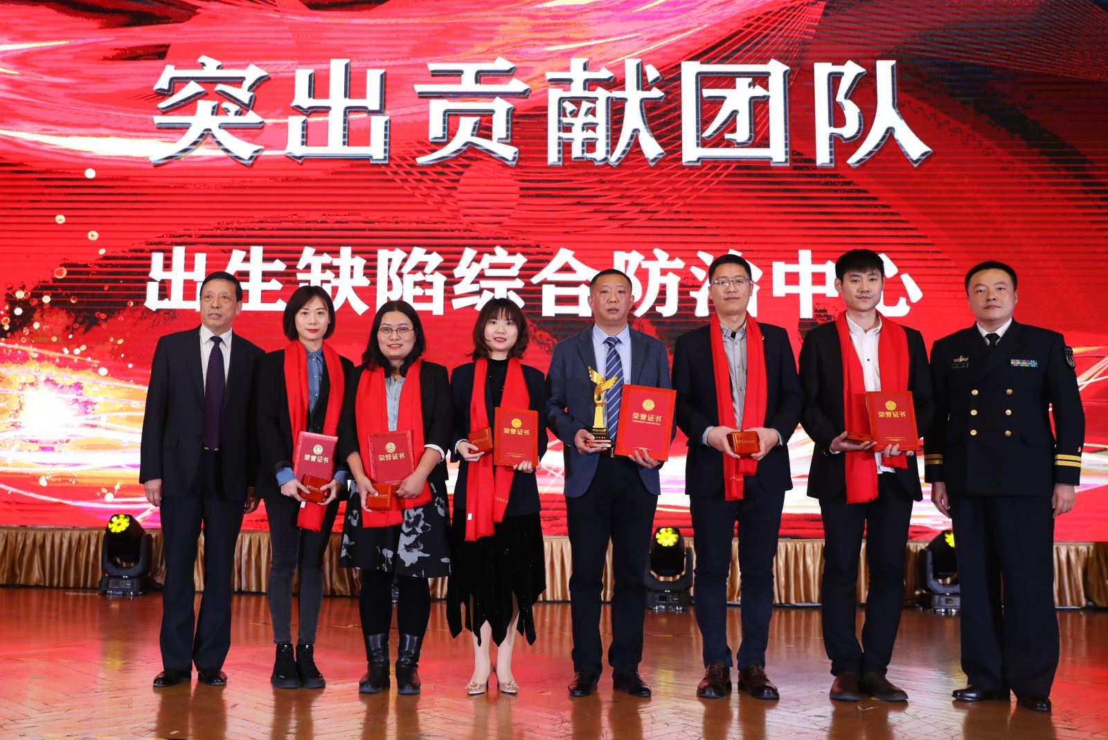 頒獎(jiǎng)合影(1)[1].jpg